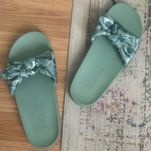 VS PINK Tropical 🏝️ Satin Slides - Picture 2 of 3